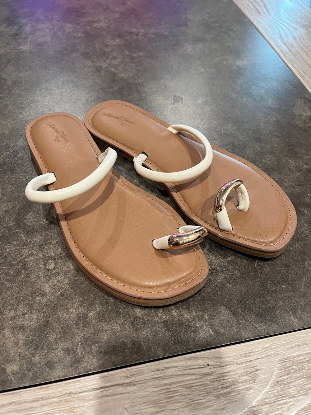Universal thread sandal